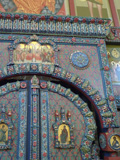 Детали мозаично-керамического иконостаса: фаянс, роспись цветными глазурями, позолота