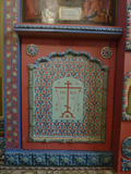 Детали мозаично-керамического иконостаса: фаянс, роспись цветными глазурями, позолота