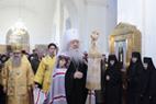 Богослужение возглавляет митрополит Крутицкий и Коломенский Ювеналий