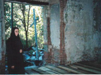 Настоятельница монахиня Елизавета в соборе Александра Невского в 1996 году, начало реставрации собора